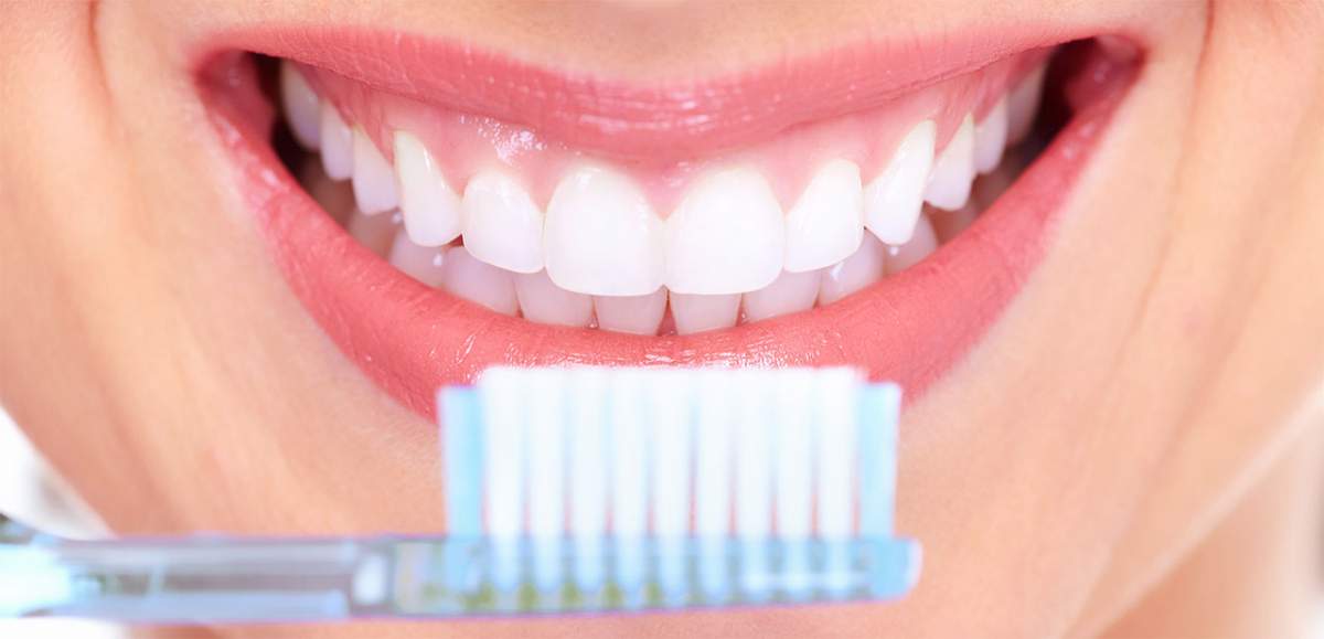 Ce se întâmplă dacă te speli pe dinți mai des de două ori pe zi. Care sunt riscurile la care te expui