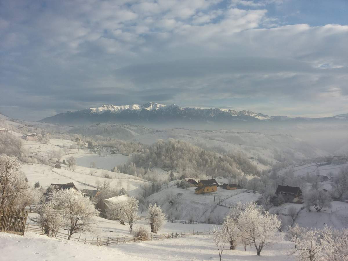 Locul din România care atinge cerul. Cât costă să te cazezi de sărbători în cel mai frumos sat din Europa / FOTO