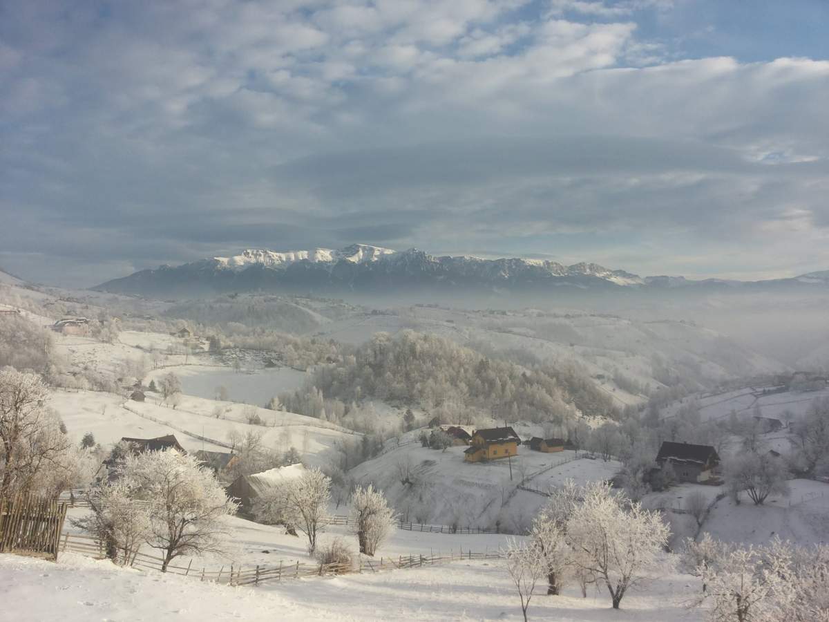 Locul din România care atinge cerul. Cât costă să te cazezi de sărbători în cel mai frumos sat din Europa  / FOTO