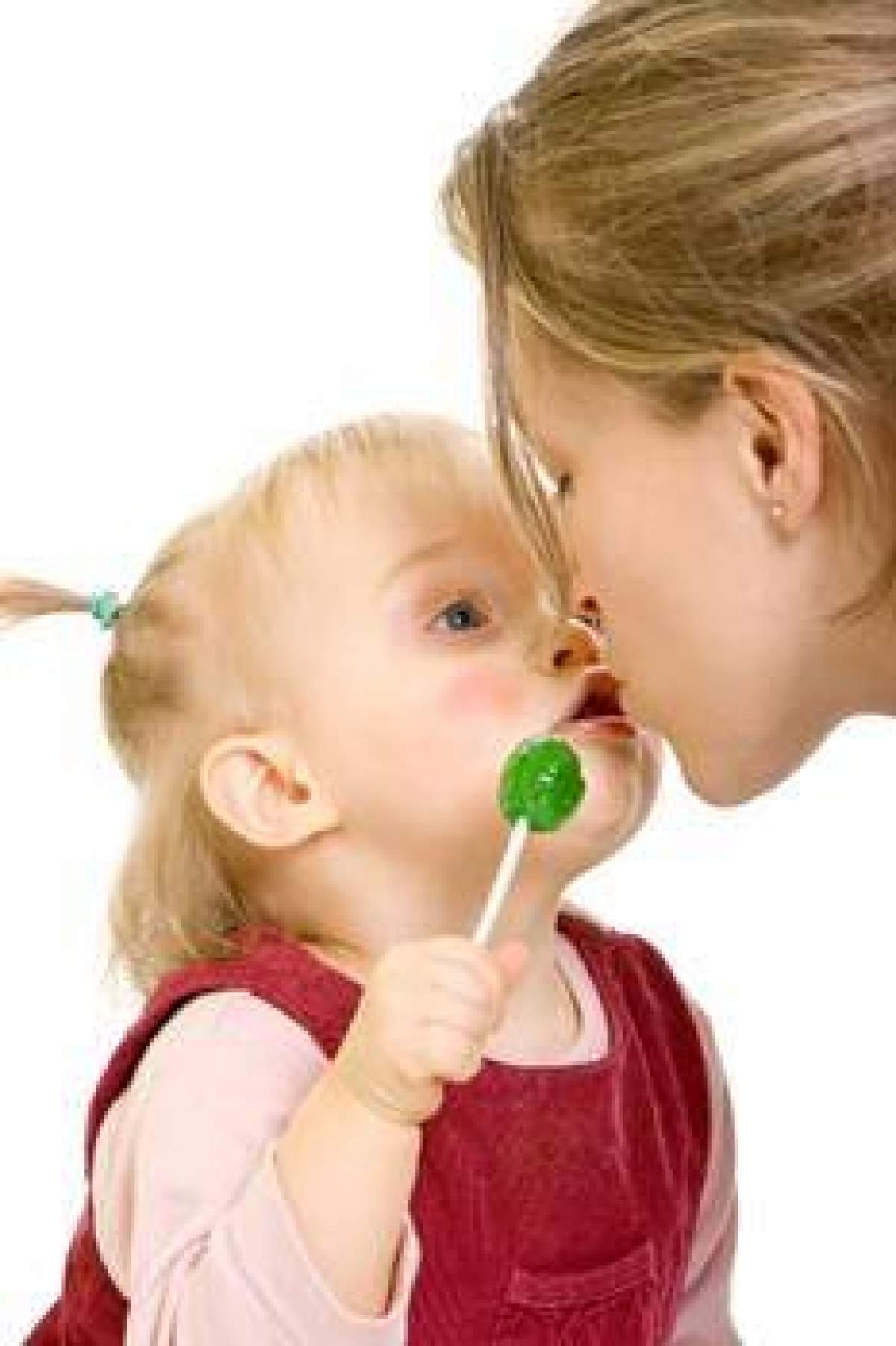 De ce nu e bine să îți pupi copilul pe gură. 4 lucruri care se pot întâmpla