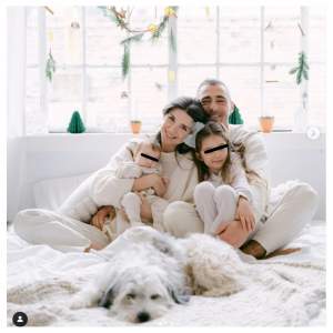 Vladimir Drăghia și Alice Cavaleru se pregătesc pentru Crăciun. În ce ipostază au fost surprinși alături de fiicele lor: "Mai e puțin.. "
