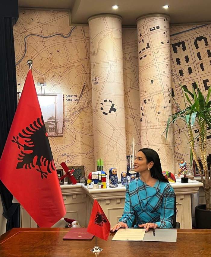 Dua Lipa și-a schimbat cetățenia. Artista a depus jurământul în fața președintelui țării