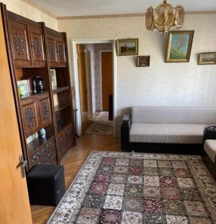 Piața imobiliară se prăbușește în România. Cât a ajuns să coste un apartament vechi cu trei camere, în București / FOTO