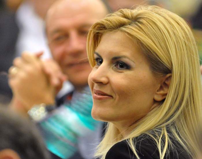 Probleme mari pentru Elena Udrea. Fostul ministru a ajuns de urgență la spital după ce a leșinat