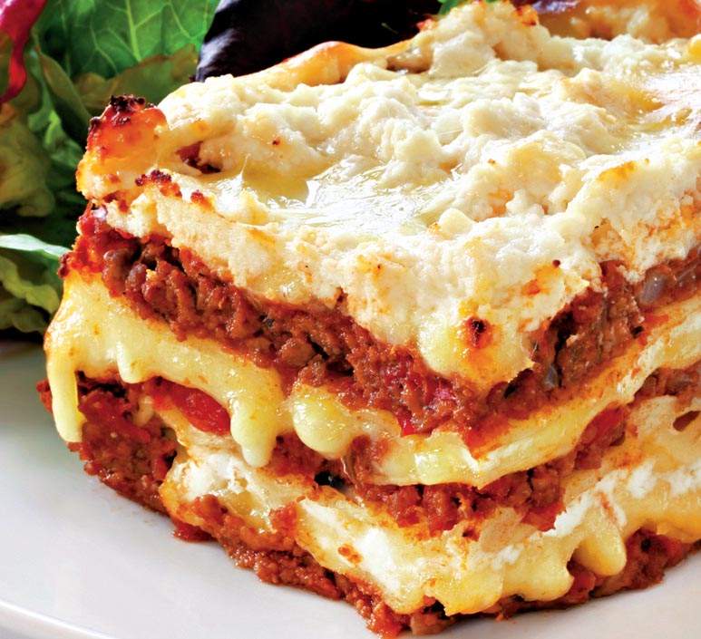 Ingredientele pentru cea mai bună lasagna cu carne tocată. Rețeta bucătarilor