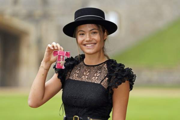 Emma Răducanu a fost premiată de Regele Charles al III-lea pentru câștigarea US Open: "Sunt extrem de recunoscătoare"