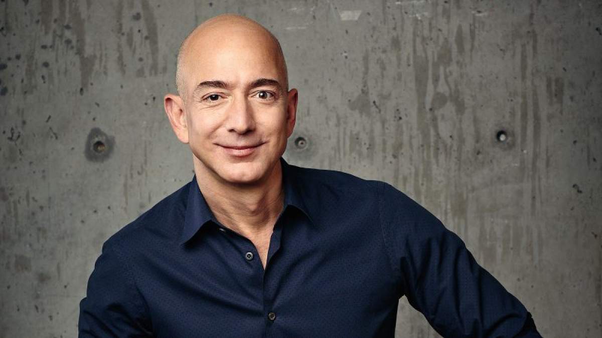 Jeff Bezos a fost dat în judecată de o menajeră, după ce a discriminat-o. Femeia hispanică era obligată să lucreze 14 ore pe zi