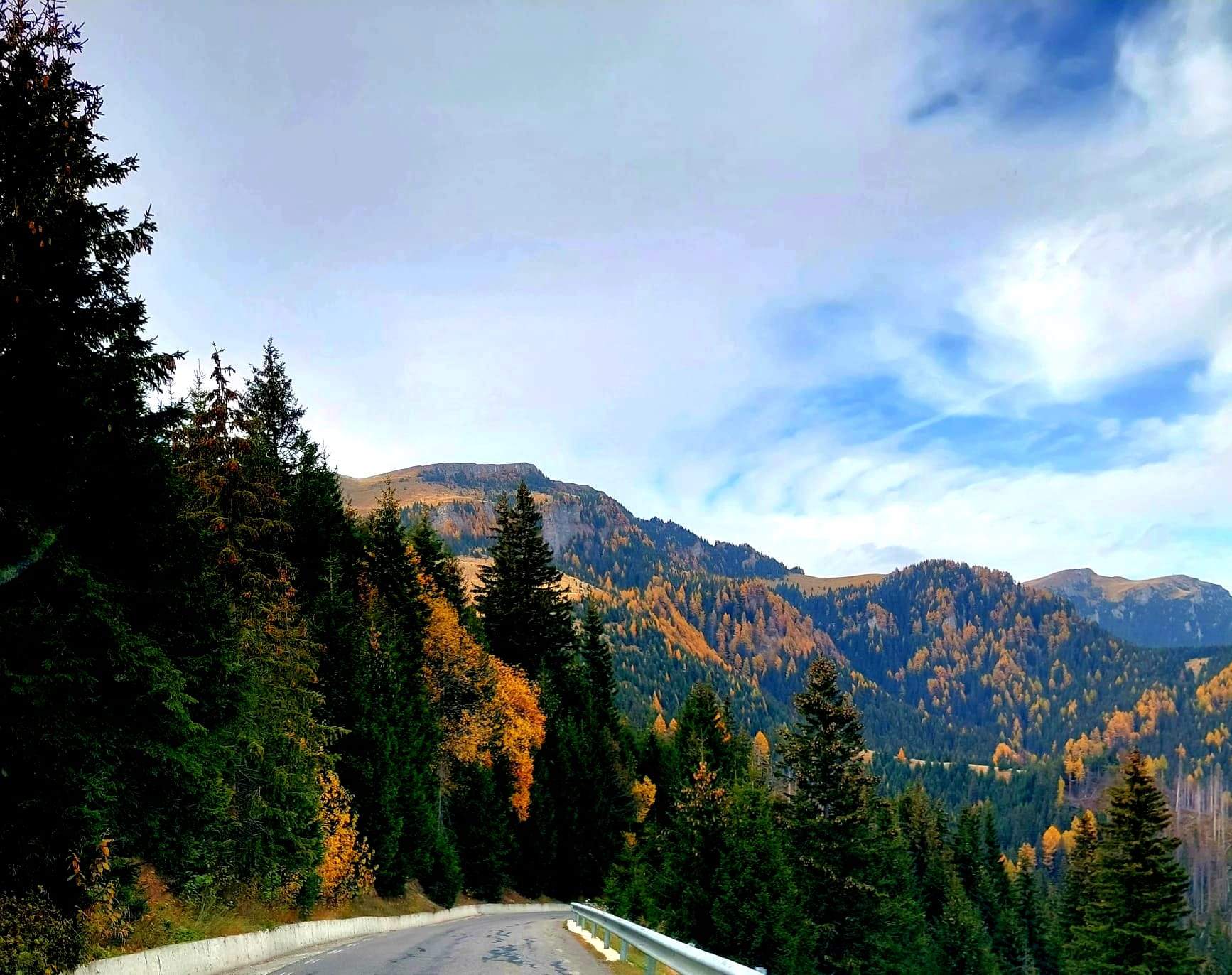 Locul din România care are un drum spectaculos. Nu este Transfăgărășan și nici Transalpina. Zona este de poveste / FOTO