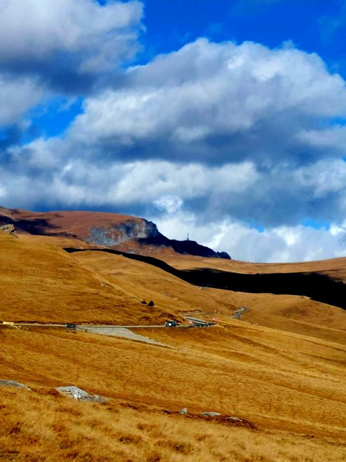 Locul din România care are un drum spectaculos. Nu este Transfăgărășan și nici Transalpina. Zona este de poveste / FOTO