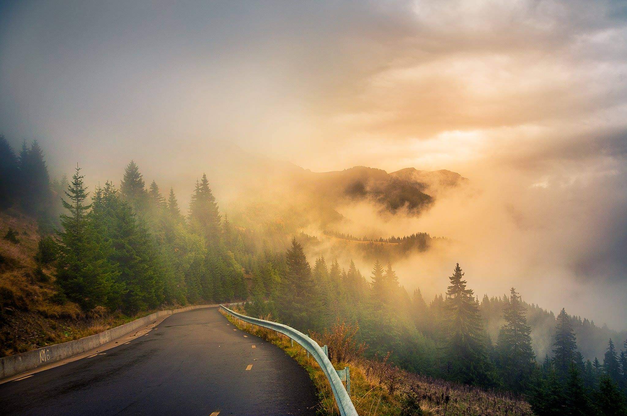 Locul din România care are un drum spectaculos. Nu este Transfăgărășan și nici Transalpina. Zona este de poveste / FOTO