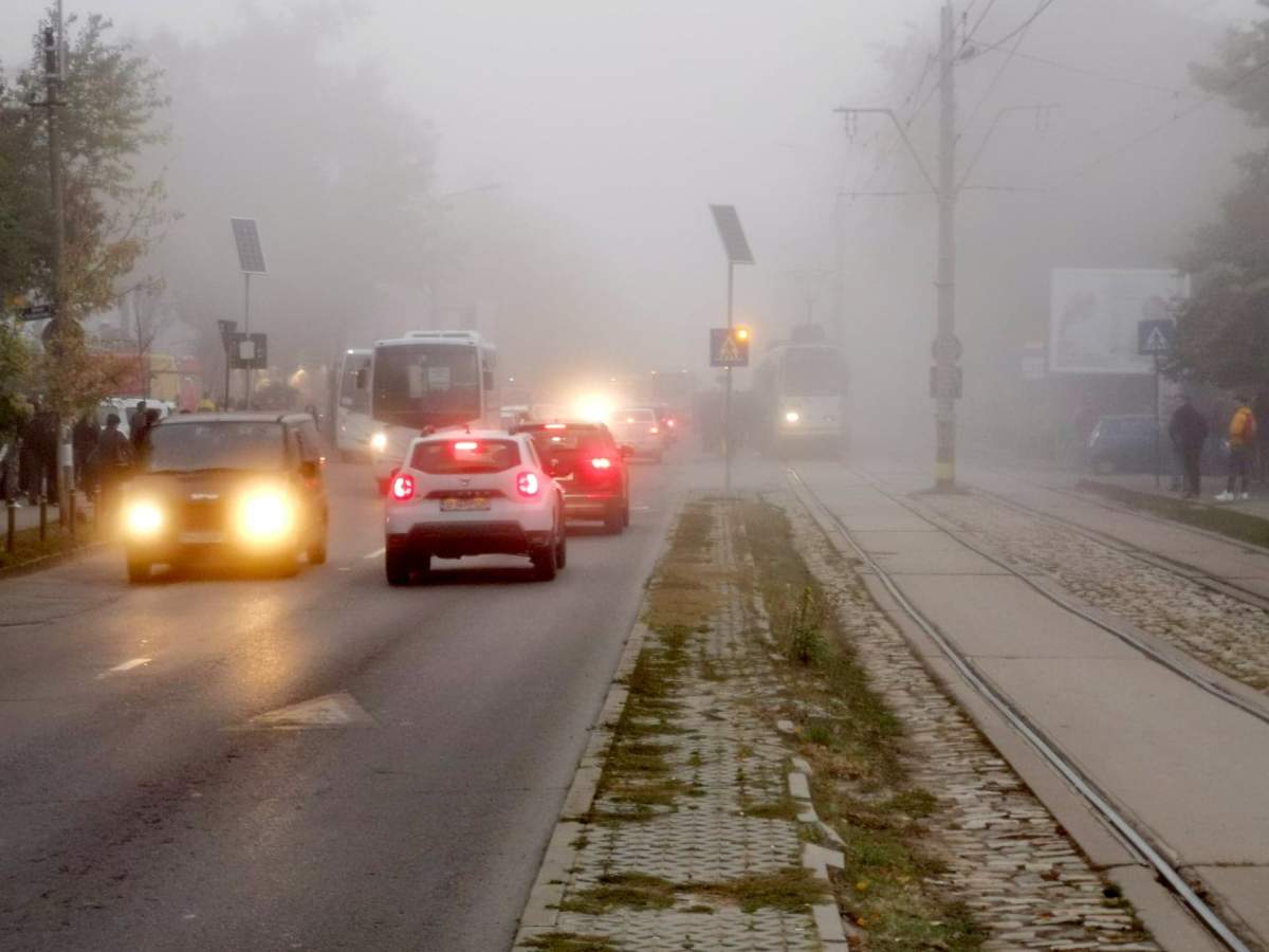 Avertisment ANM! Cod galben de ceaţă în mai multe localități din țară. În unele zone vizibilitatea este redusă sub 50 de metri
