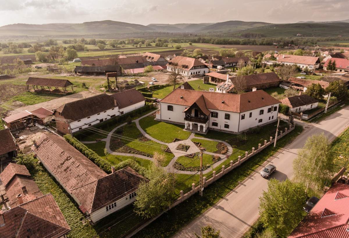 Locul din România care poartă numele de „Ținutul Conacelor”. Ce îl face atât de special. Turiștii străini ajung des aici / FOTO