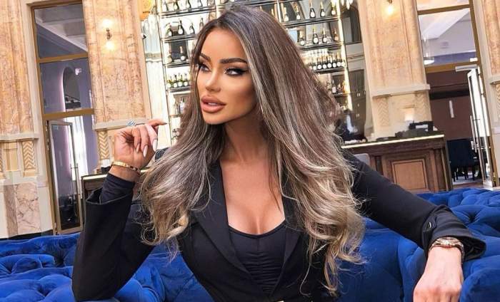 Recunoşti fetiţa din imagine? Astăzi este una dintre cele mai cunoscute vedete din showbiz-ul românesc / FOTO