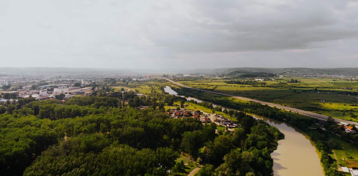 Orașul din România în care locuitorii trăiesc doar din ajutoare sociale. Oamenii au venituri lunare de 140 lei