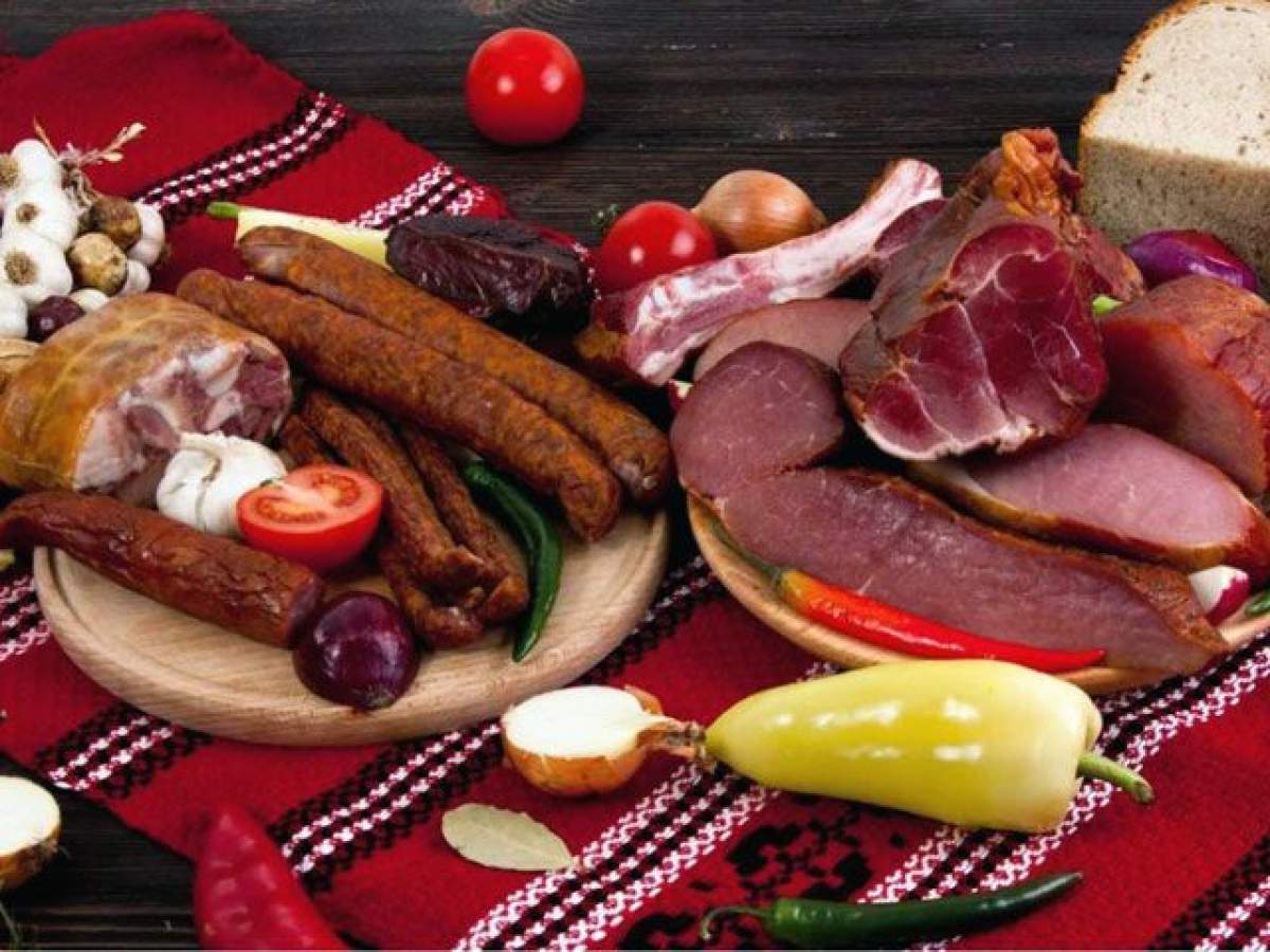 Cât costă carnea de porc, șoriciul, cârnații și slănina înainte de Crăciun. Prețurile au explodat