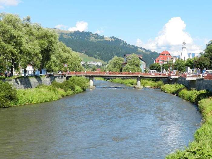 Stațiunea din România de o frumusețe rară, numită "Perla Bucovinei". Imaginile sunt de vis aici, iar prețurile sunt mici / FOTO