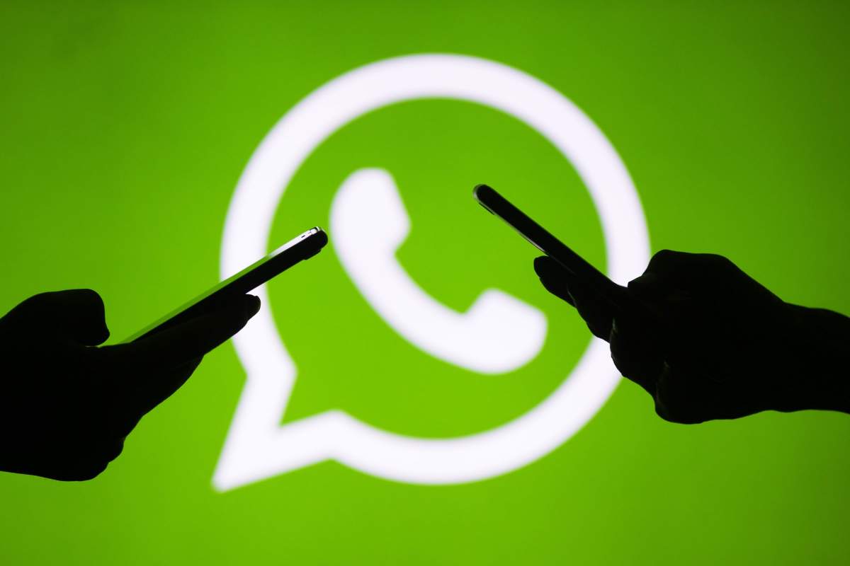 Trucul cu ajutorul căruia vei putea trimite în continuare mesaje utilizatorilor care te-au blocat pe WhatsApp. Ce trebuie să faci