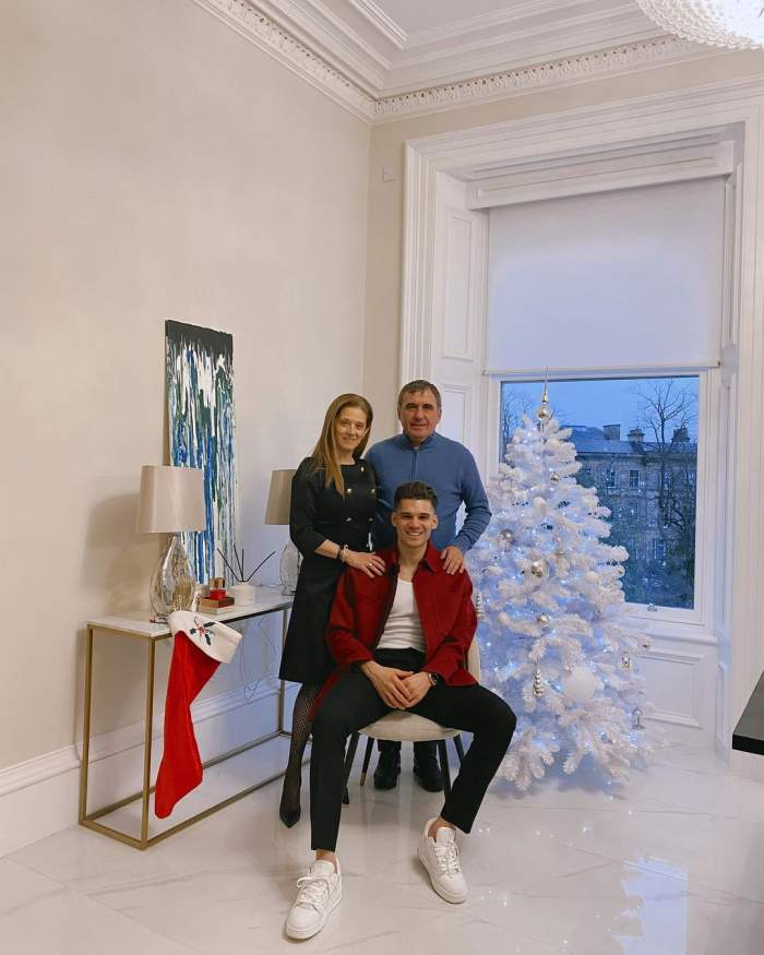 Ianis Hagi, imagine emoționantă alături de familie