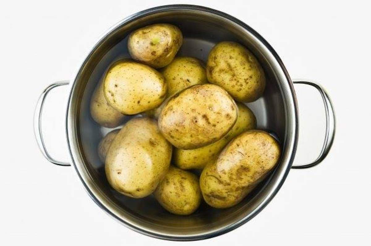 De ce e bine să tai coaja cartofilor subțire De ce e bine să tai coaja cartofilor subțire