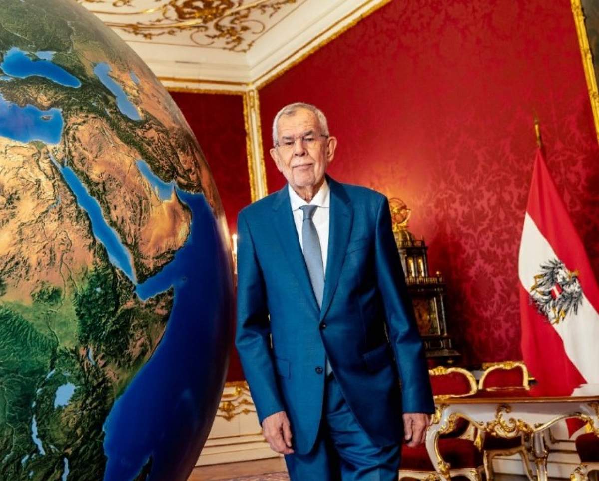 Alexander Van der Bellen, la costum