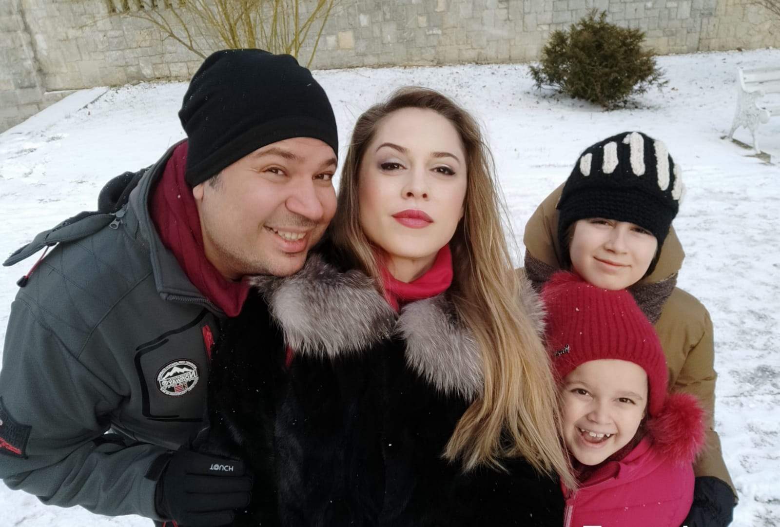 Cum arată soția și copiii lui Dan Helciug. Artistul are o familie frumoasă