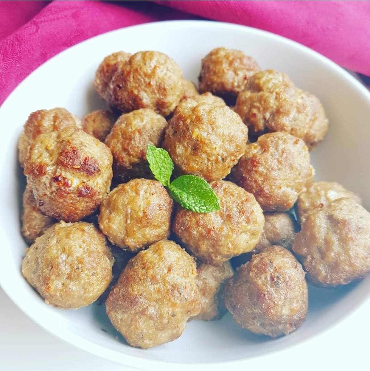 Rețetă de chifteluțe la cuptor. Un preparat rapid și sănătos