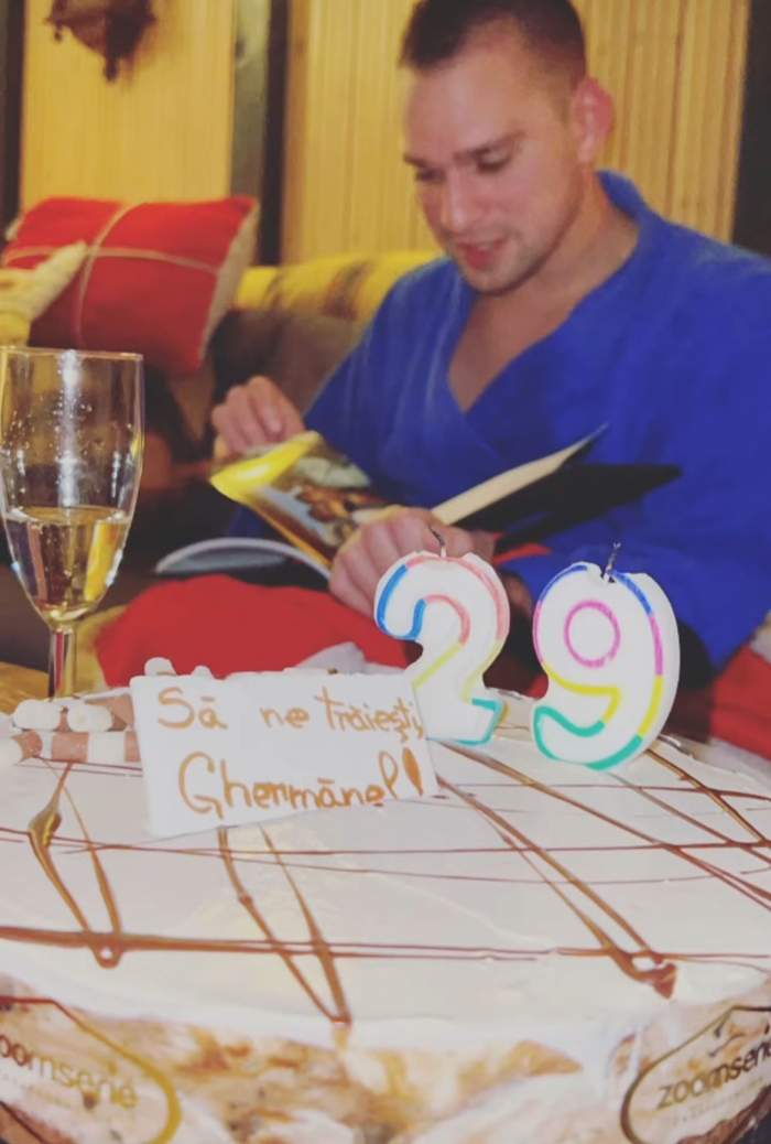 Vlad Gherman, surpriză în avans de ziua lui de naștere! Cum l-au surprins Oana Moșneagu și prietenii lui la munte / FOTO