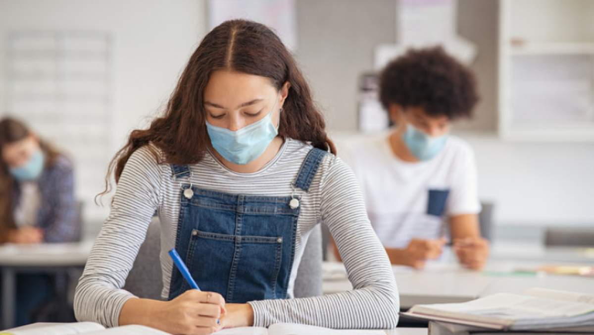 Anunțul făcut recent de autorități legat de elevii bolnavi! Elevii bolnavi, care stau acasă, nu pot participa la cursurile online, decât dacă au Covid-19. Anunțul făcut de autorități