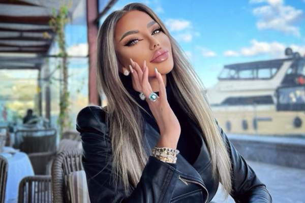 Bianca Drăgușanu, goală în cadă printre petale de trandafiri. Imaginea incendiară postată de vedetă