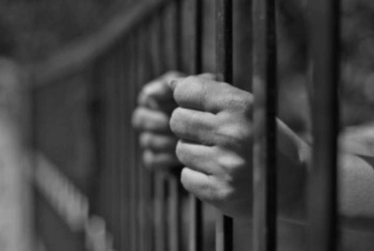 Un bărbat, care a abuzat de 24 de tinere românce, este condamnat la 286 de ani de închisoare. Minorele erau prietenele fiicei lui