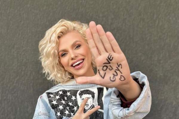 Cristina Vasiu, ținta hakerilor! Cântăreața a rămas fără contul de Instagram: ”Mi-a fost spart”