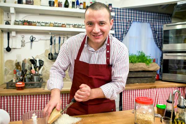 Cine este Marius Tudosiei, prezentatorul de la Chefi fără limite
