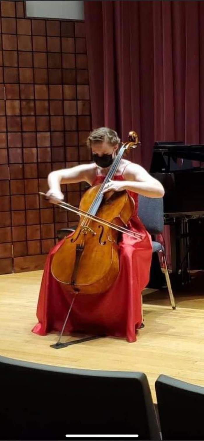 Celebră violoncelistă, împuşcată mortal de un necunoscut. Tânăra de 21 de ani și-a dat ultima suflare chiar în fața facultății