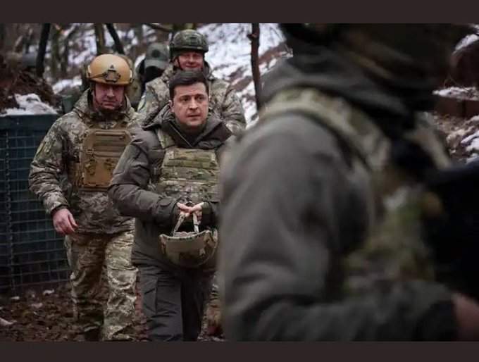 Cine e președintele Ucrainei, Vladimir Zelenskiy. S-a îmbrăcat militar și stă în fața războiului: "Un adevărat lider!" / FOTO