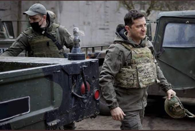 Cine e președintele Ucrainei, Vladimir Zelenskiy. S-a îmbrăcat militar și stă în fața războiului: "Un adevărat lider!" / FOTO