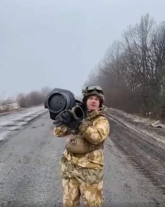 Cum arată arma minune cu care ucrainenii au distrus un număr mare de tancuri rusești. Militarii o numesc “Sfântul Javelin” și i-au făcut icoană