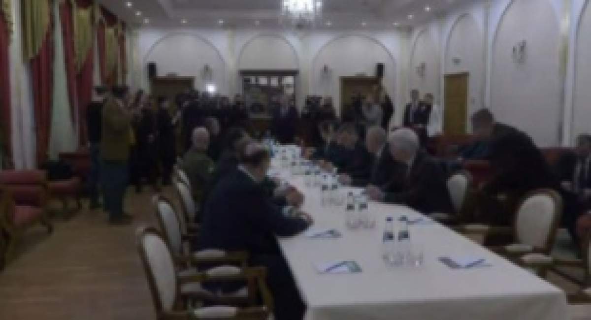 Primele imagini de la negocierile dintre Rusia și Ucraina. Cine reprezintă cele două țări / VIDEO
