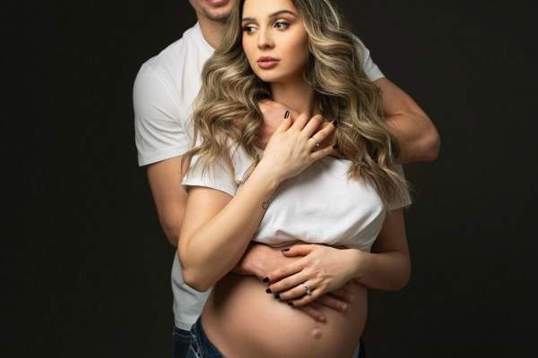 Medeea, soția lui Florin Tănase, fotografie emoționantă cu burtica pe rețelele de socializare: „Inima ta bate datorită iubirii noastre” FOTO