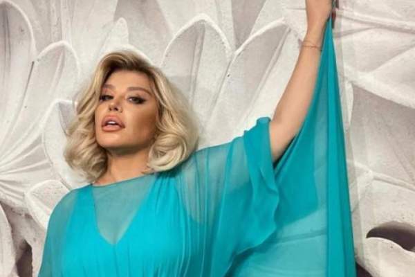 Cum arată Lorenda Groza la prima oră a dimineții, fără strop de machiaj. Jurata de la X Factor s-a pozat fără reținere