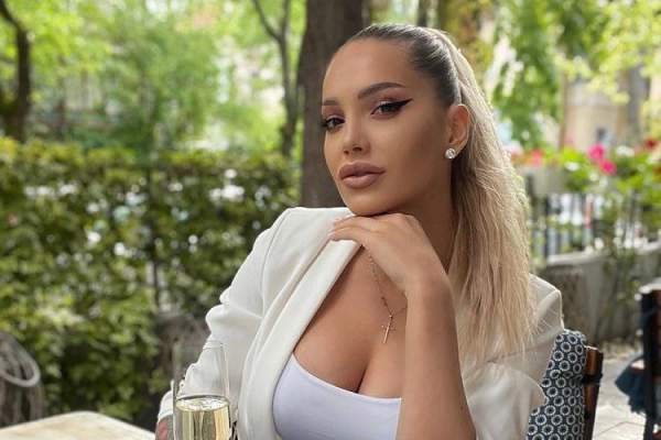 Iulia Sălăgean este din nou într-o relație?! Detaliul prin care fosta soție a lui Alex Bodi s-a dat de gol singură, pe Internet / FOTO