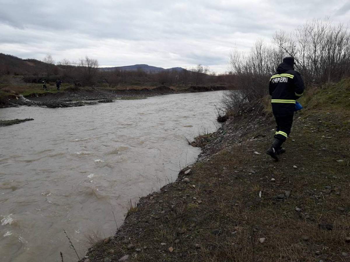 Doi copii, de 7 și 8 ani, căzuți în râul Bistriţa, au fost scoși în stop cardio-respirator. Cadrele medicale încearcă să îi readucă la viață