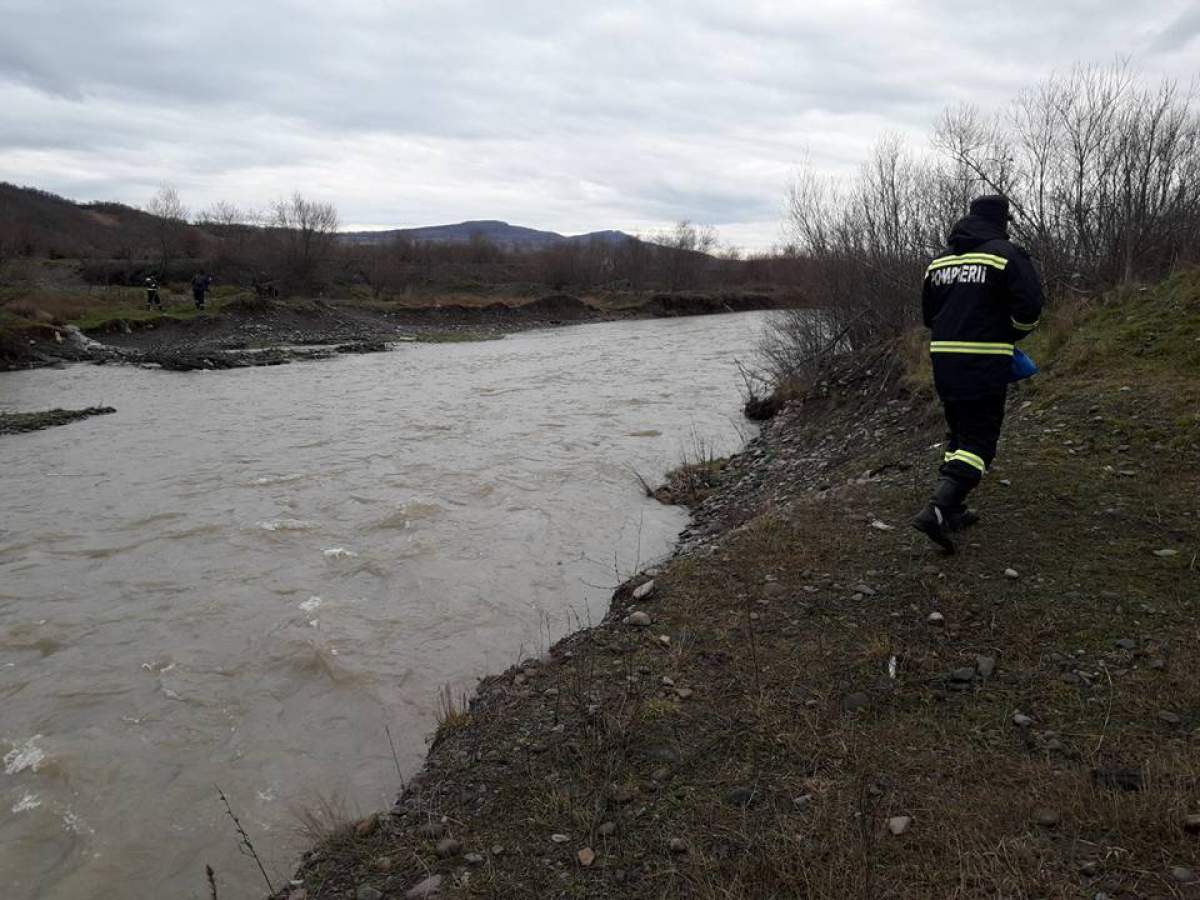 Doi copii, de 7 și 8 ani, căzuți în râul Bistriţa, au fost scoși în stop cardio-respirator. Cadrele medicale încearcă să îi readucă la viață