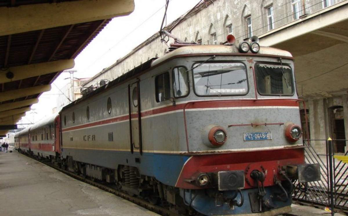 Momente de groază într-un tren care circula între Baia Mare și București. Un bărbat în vârstă de 68 de ani a decedat