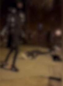 Băiat bătut și lăsat inconștient pe stradă, în Pitești. Incidentul a fost filmat și scoate la iveală dialogul dintre agresorul mascat și victimă / VIDEO