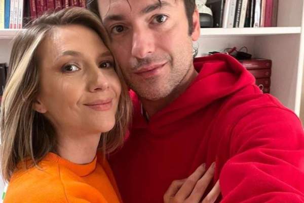 Cum l-a așteptat acasă Adela Popescu pe Radu Vâlcan de ziua lui de naștere. Prezentatoarea TV, surpriză neașteptată pentru soțul ei / FOTO