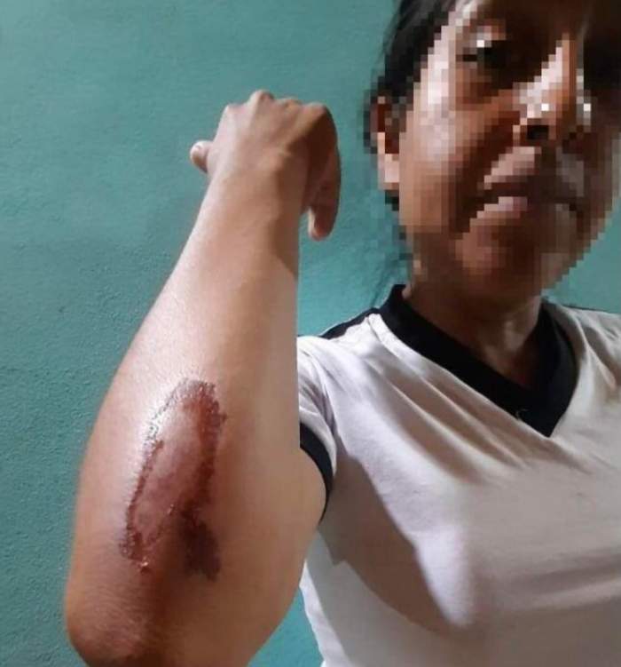 O femeie a sărit de pe o motocicletă în mers de frica soțului român