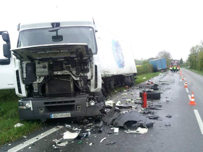 Un șofer român de camion a murit pe loc, în Germania. Cabina în care se afla bărbatul a fost complet zdrobită