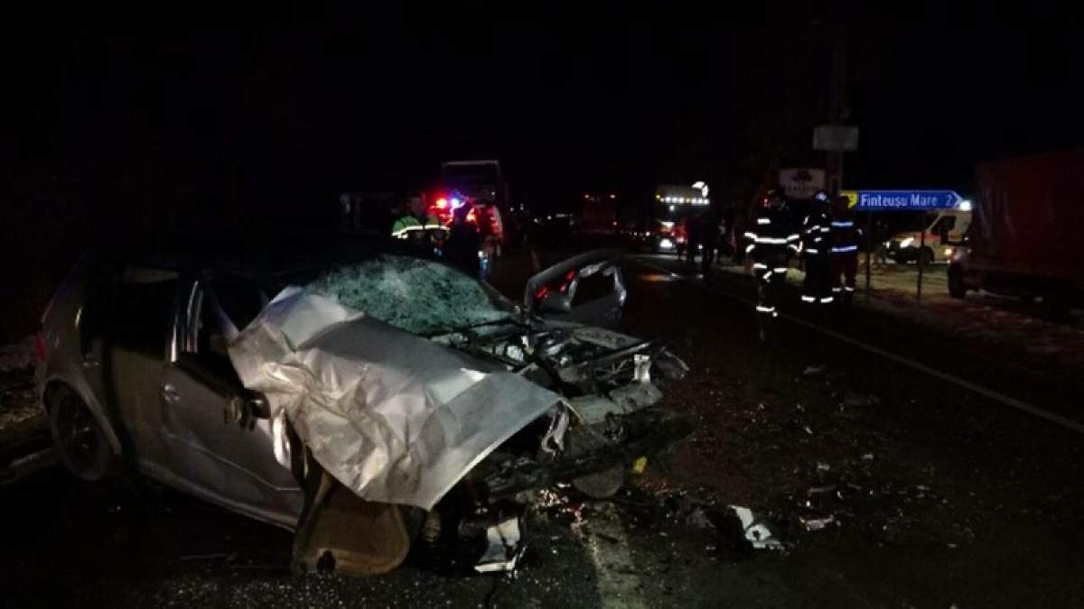 Accident terifiant în Maramureș. Un bărbat de 35 ani a murit după ce a intrat cu mașina într-un autobuz