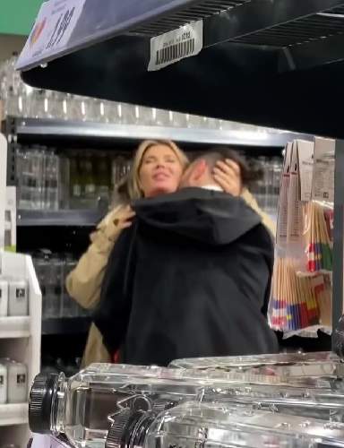 Smiley și Gina Pistol, surprinși în timp ce se sărută pasional într-un supermarket. Cum au reacționat fanii: ”Mai vreți un bebe” / FOTO