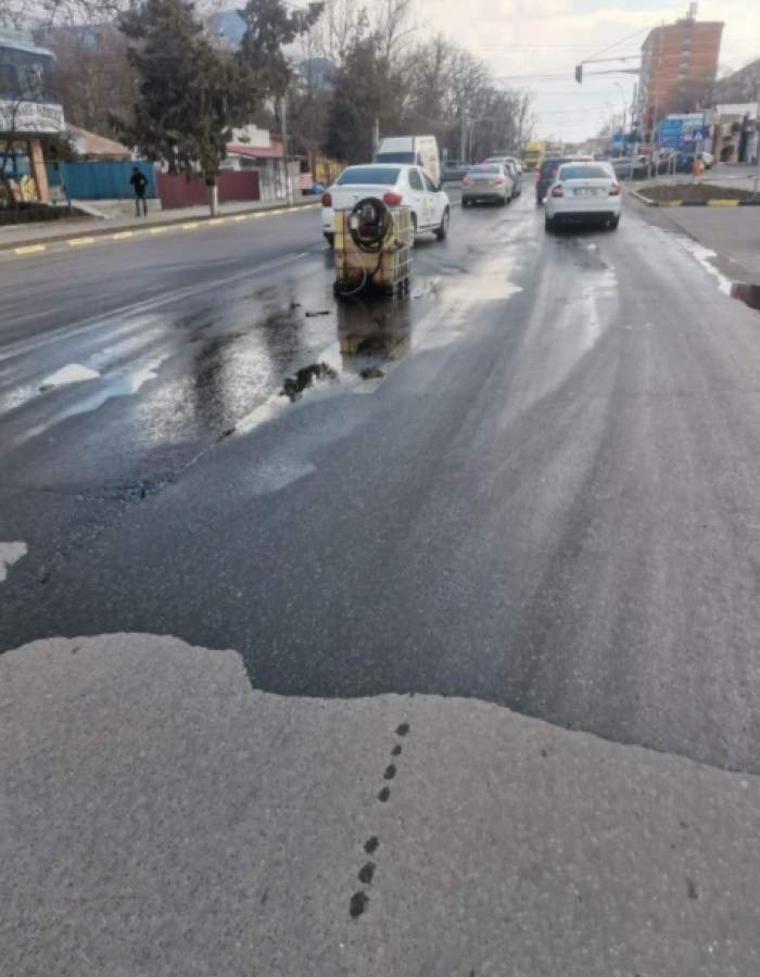 Un bărbat din Tecuci a cumpărat 1.000 de litri de motorină. Ulterior i s-a răsturnat containerul chiar pe șosea / FOTO